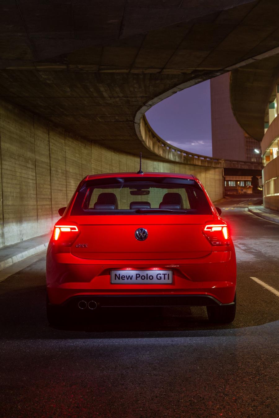  Volkswagen Polo GTI (Typ AW) 2018 года  (ZA) (фото 2 из 36)